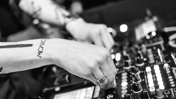 High Elements: 360° DJ Booth