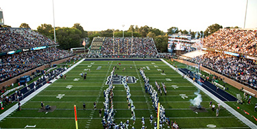 Cover image for Akron Zips