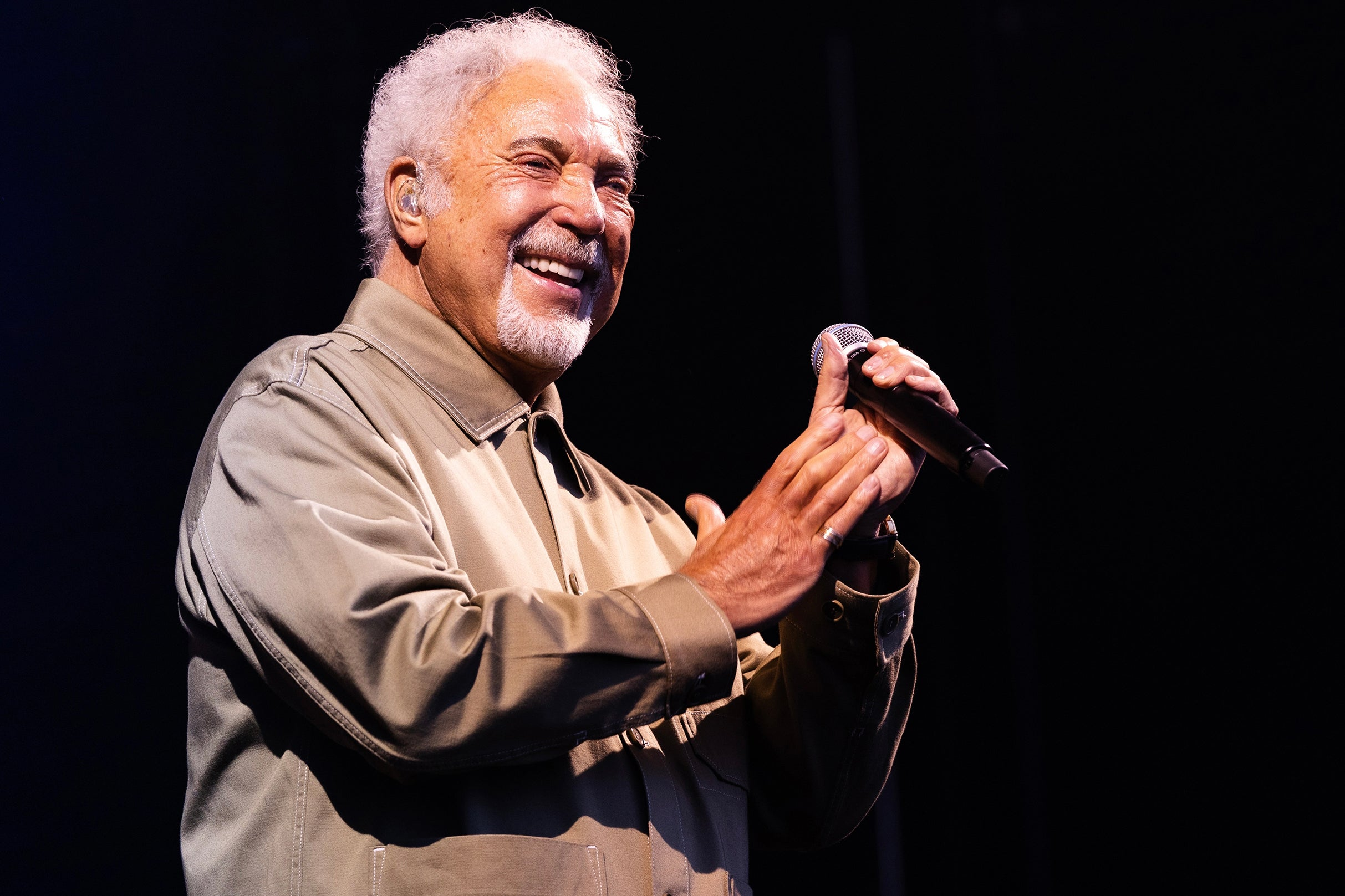 Cover image for Tom Jones