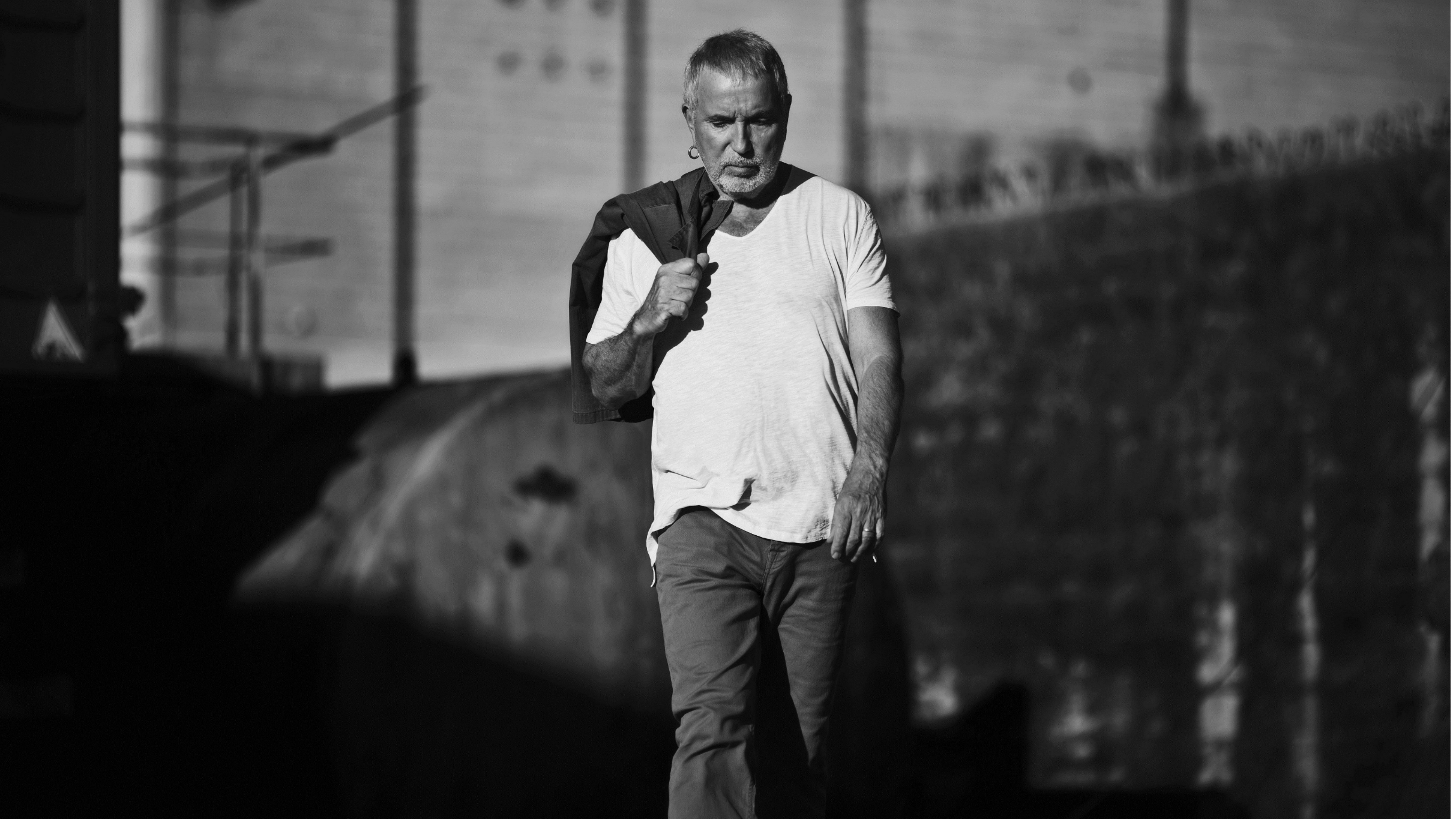 Cover image for Bernard Lavilliers