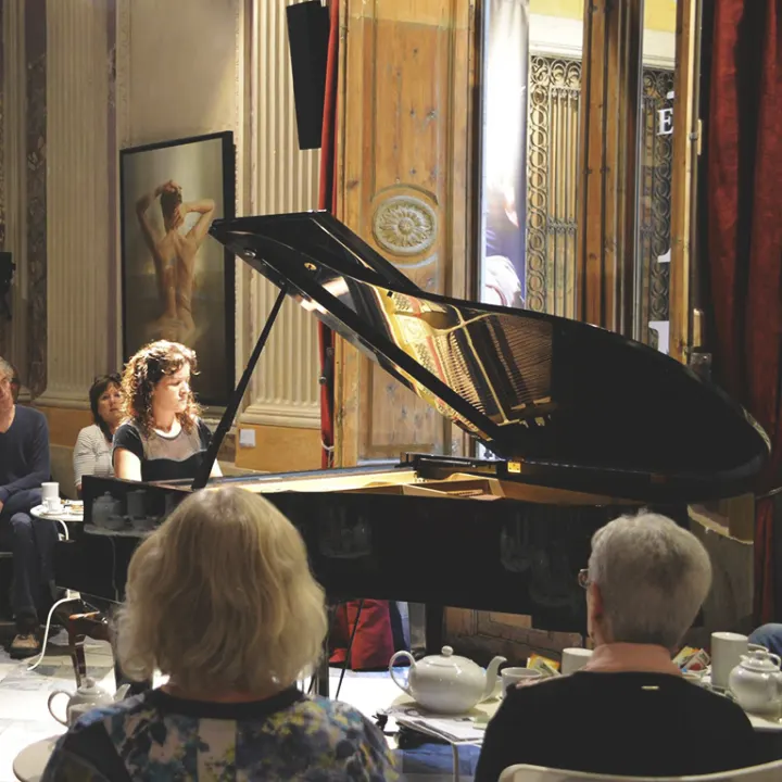 Cover image for ï»¿Afternoons of Classical Music at the MEAM: concert and visit to the museum