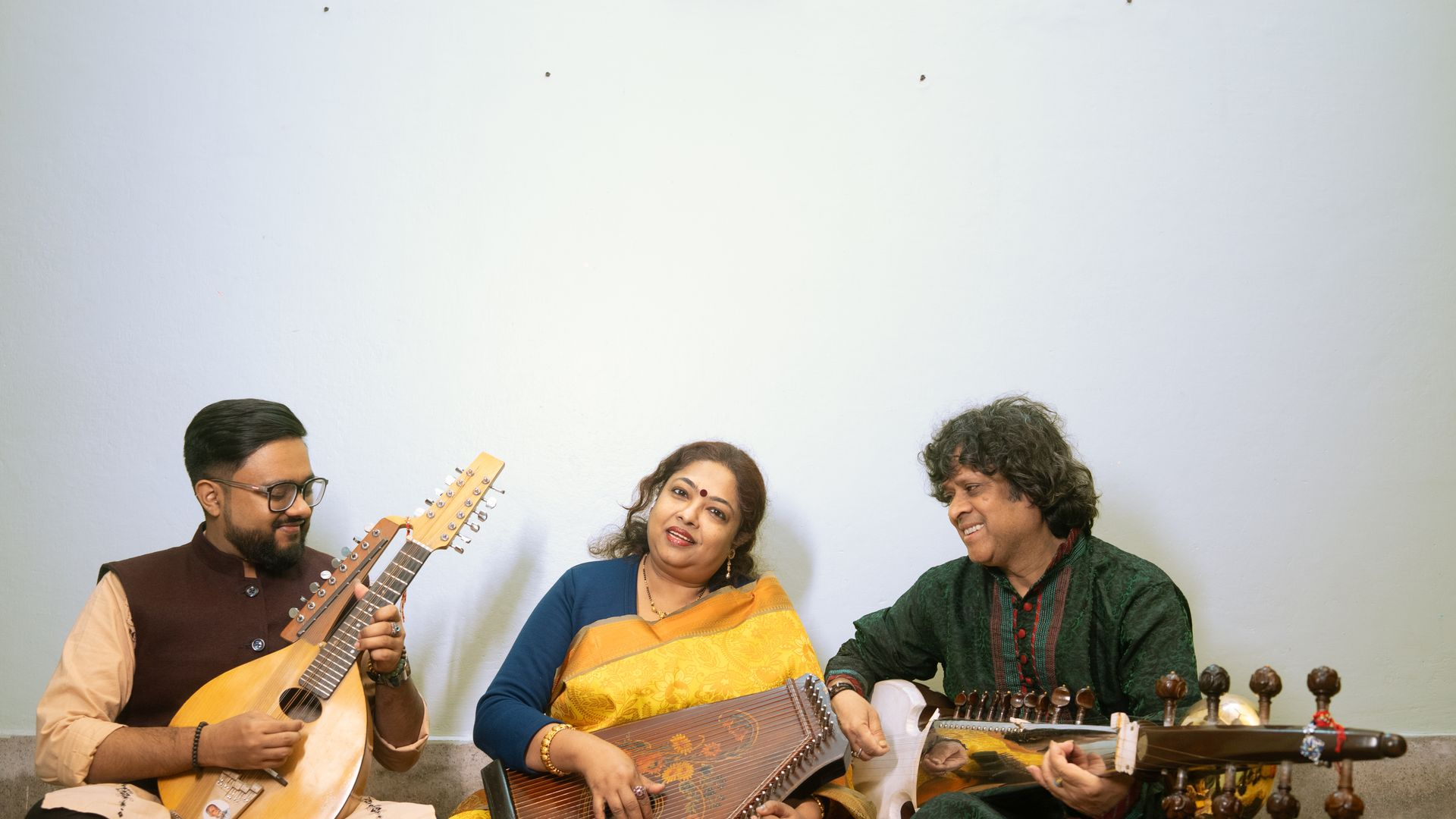 Cover image for Een Indiase muzikale familie Ranajit, Shirin en Rajarshi Sengupta & Kousik Banerjee