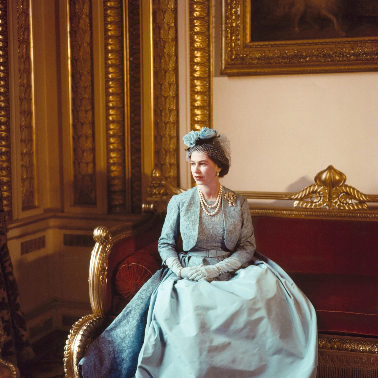 Cover image for Queen Elizabeth II: Her Life in Style