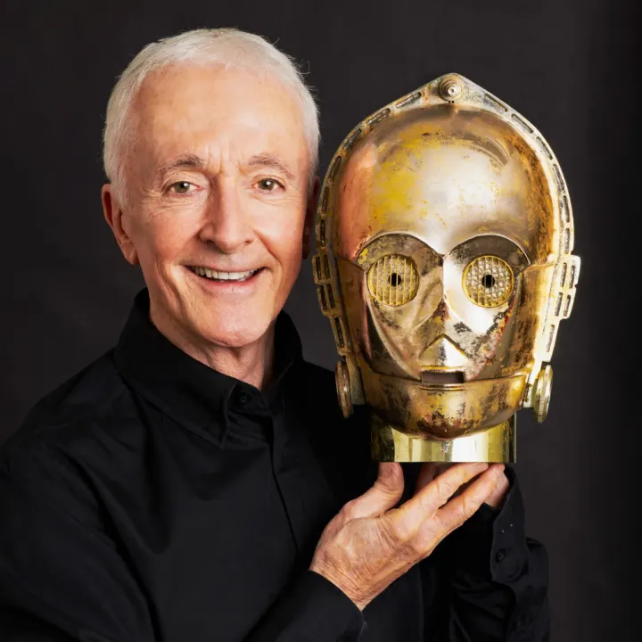 Cover image for Rencontre avec Anthony Daniels, l'acteur derrière C-3PO